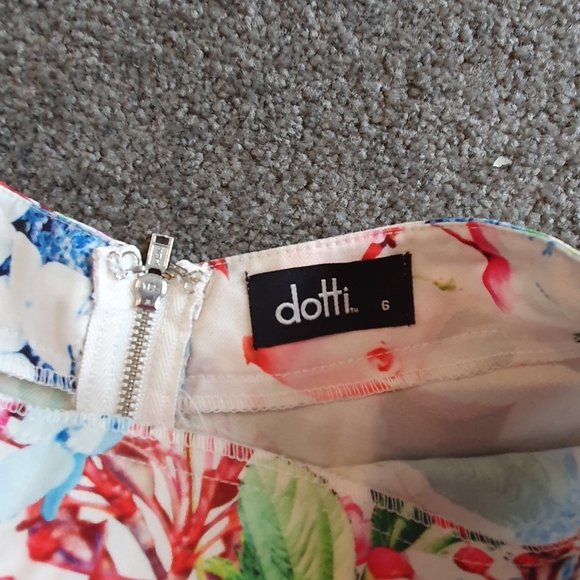 Dotti floral circle skirt size 6 - Picture 4 of 5